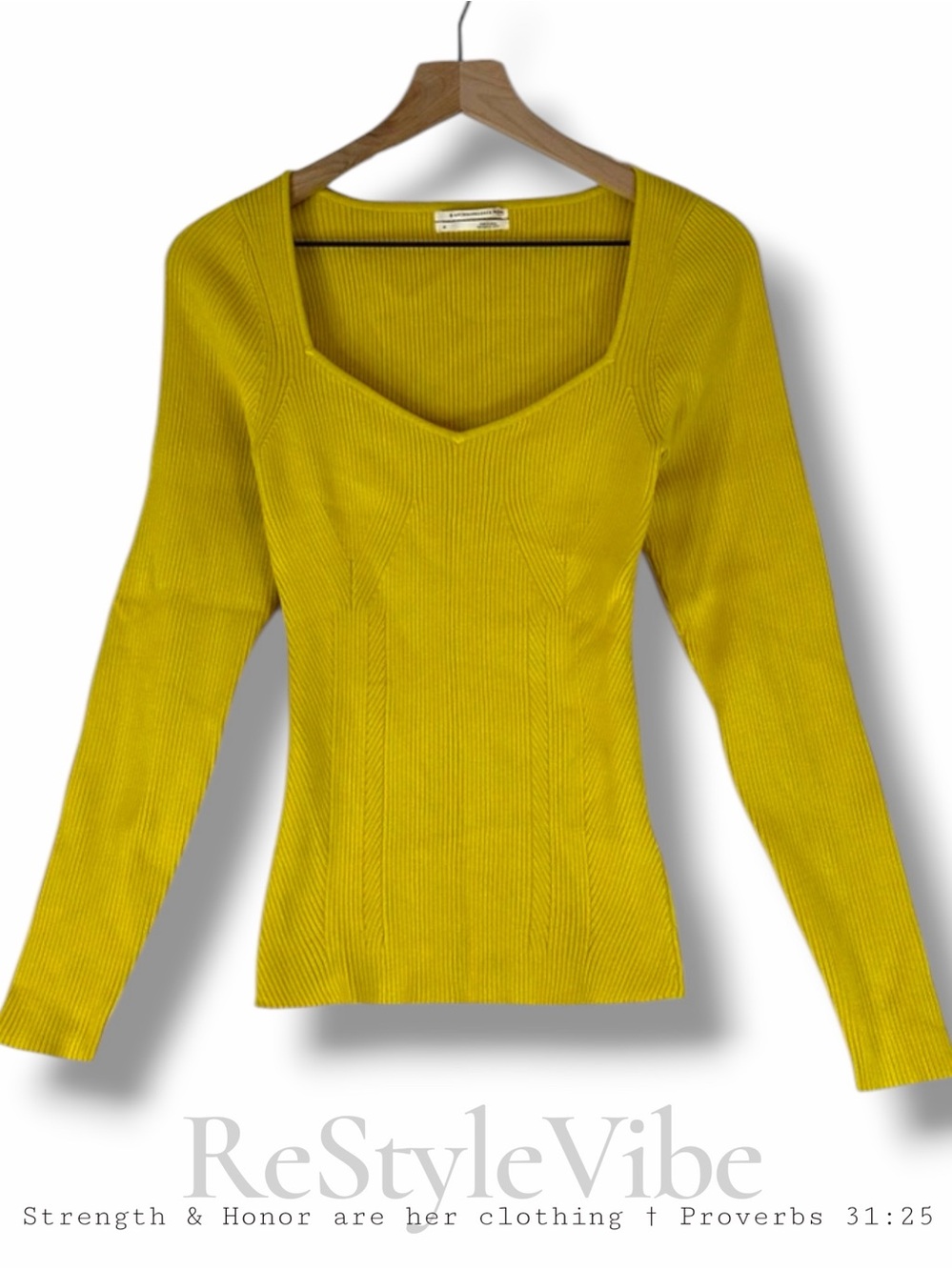ANTHROPOLOGIE Women’s Size M Sweater Long Sleeve Sweetheart Neckline Yellow